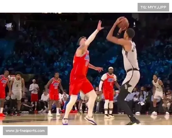 文班亚马左膝轻伤康复，本场最强阵容出战雷霆