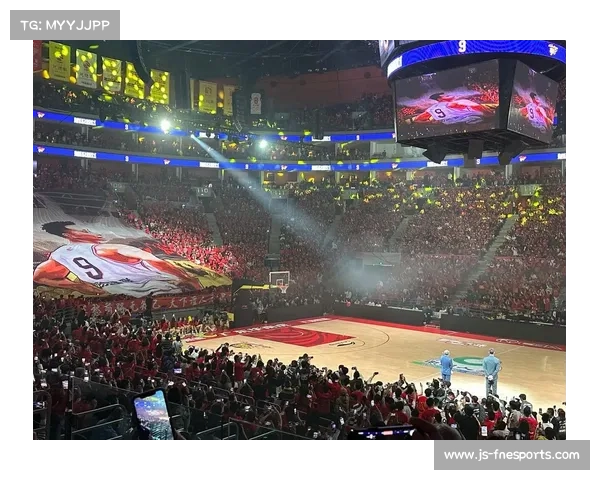 退役仪式：传奇球员球衣退役，感人时刻